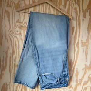 Old Navy Light Wash Jeans – Size 16, Classic Straight Leg